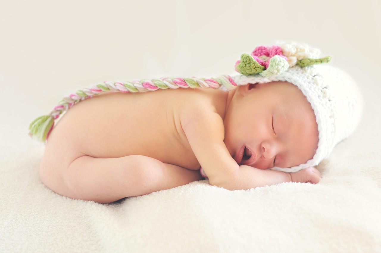 赤ちゃんが泣き止まない時に抱っこしても効果的な対処法は？